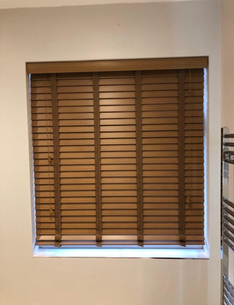 Wooden venetian blind