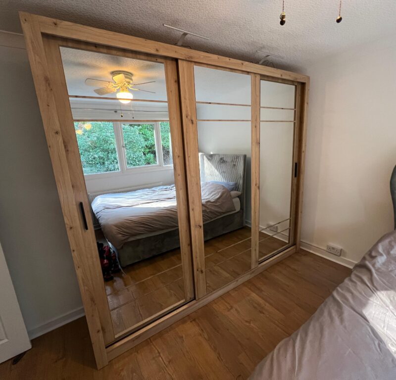 Mirrored sliding wardrobe